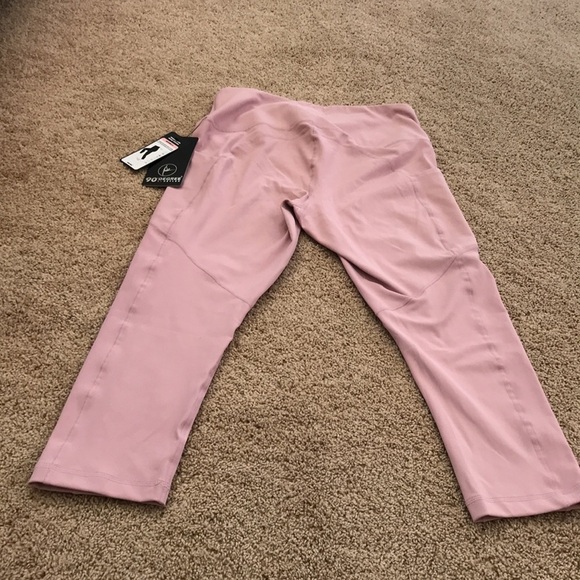 NWT! 90 degrees large shadow petal Capri tights - Picture 8 of 8